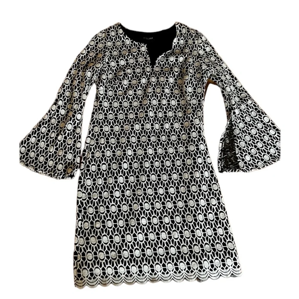 Dress barn B&W dress. Sz small! Scalloped bottom & cute bell sleeve with slit. - Picture 1 of 7